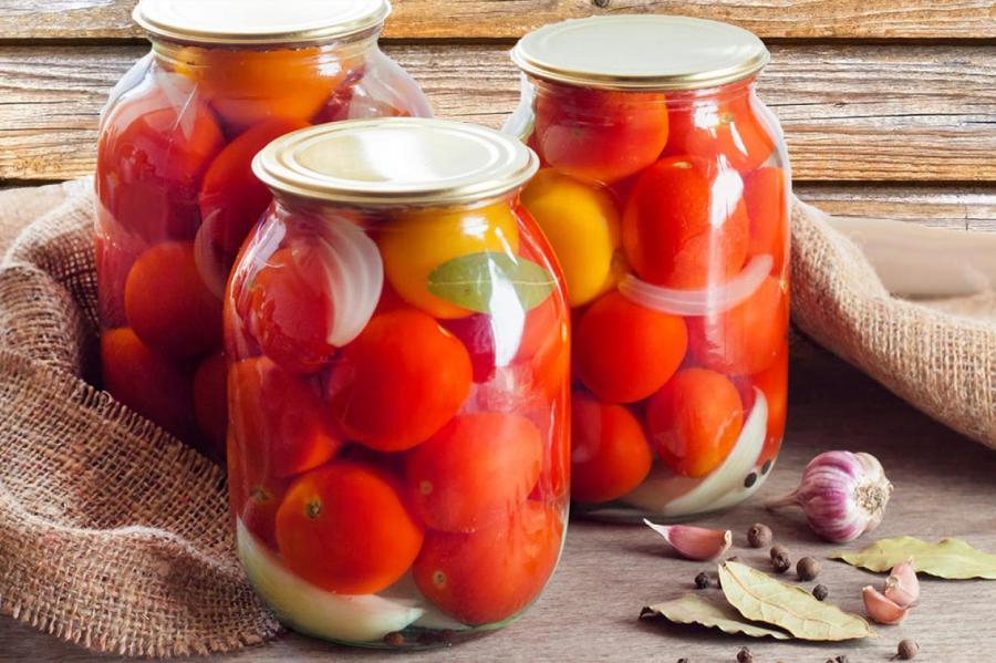 Рецепт помидор на зиму в полтора литровых банках