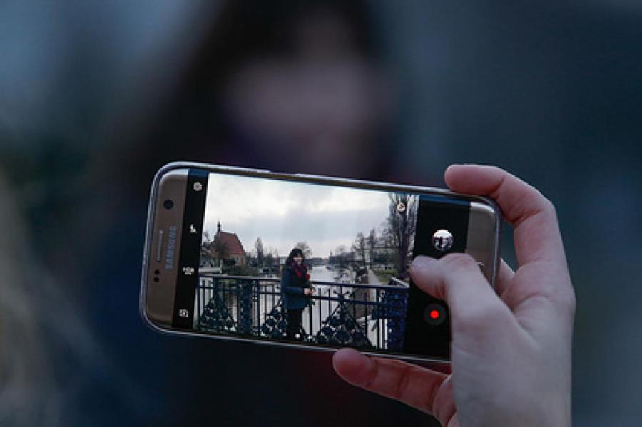 Samsung пригрозила пользователям блокировкой камеры смартфона