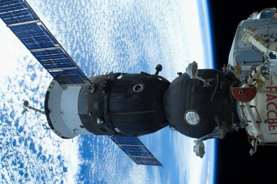 Космонавты изолировали негерметичный отсек от основного объема МКС
