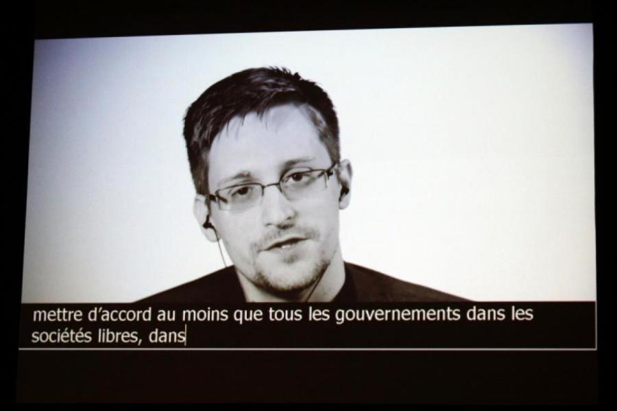 Сноуден предупредил владельцев смартфонов об опасности