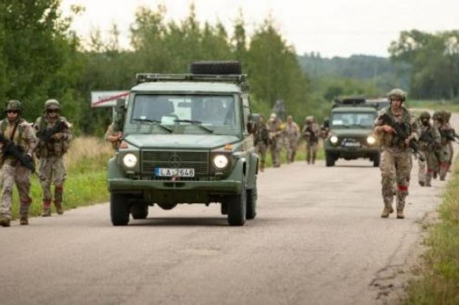 По Латвии будут перемещаться вооруженные солдаты. Население просят не пугаться