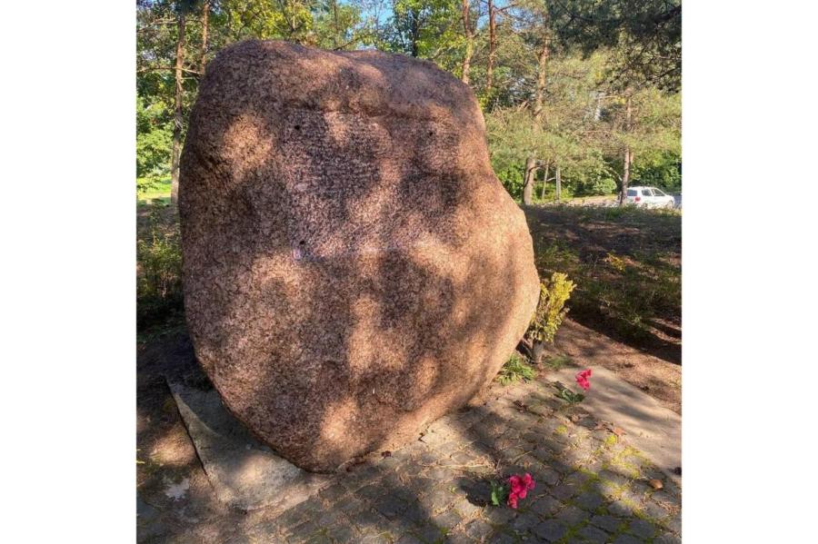 Вандалы осквернили памятник советским воинам в Риге