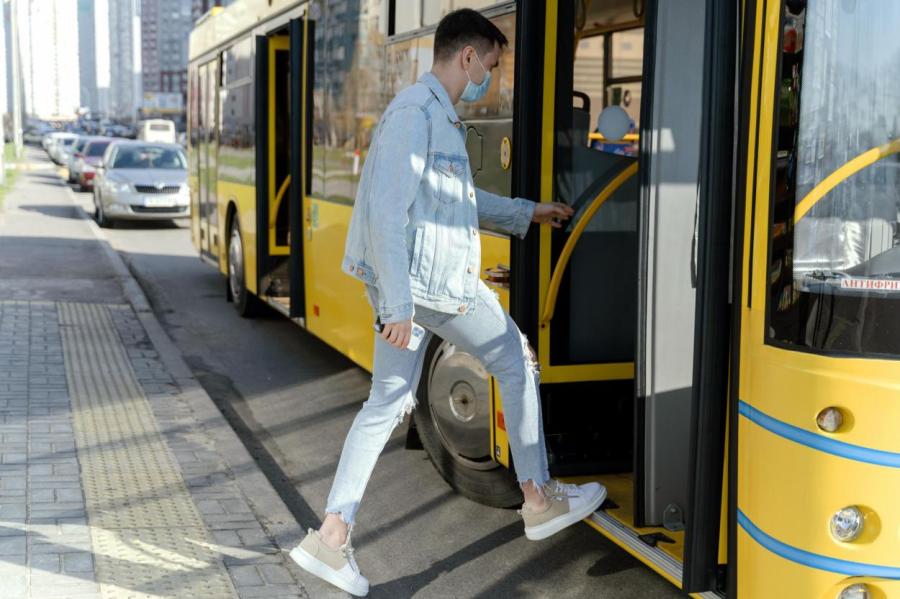 Латвийцев предупреждают о еще нескольких «ковид-автобусах»
