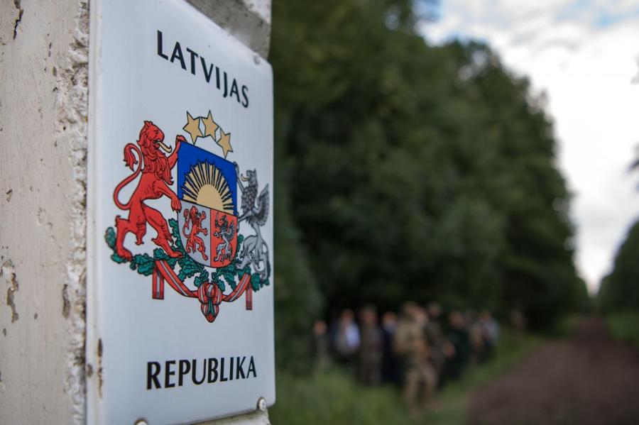 В понедельник пограничники предотвратили проникновение в Латвию 24 мигрантов