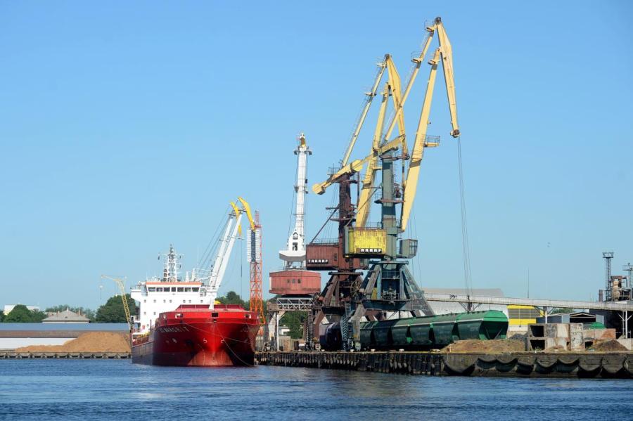 Грузооборот портов Латвии продолжает снижаться