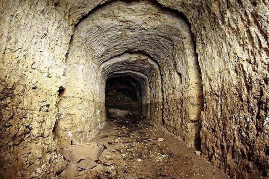 Владелец 500-летнего дома обнаружил под ним таинственные туннели