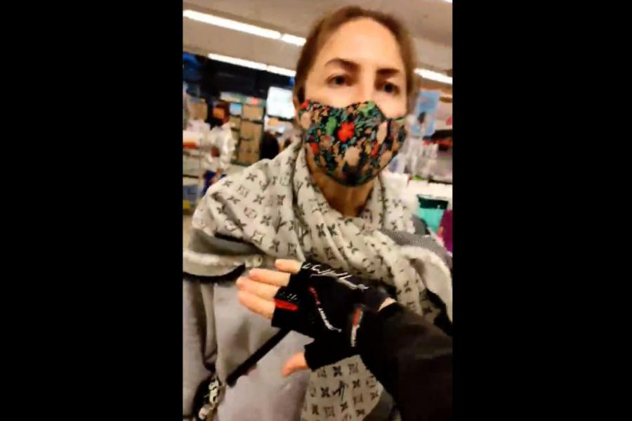 Истеричная потасовка в Maxima: одна клиентка заставляла другую надеть маску