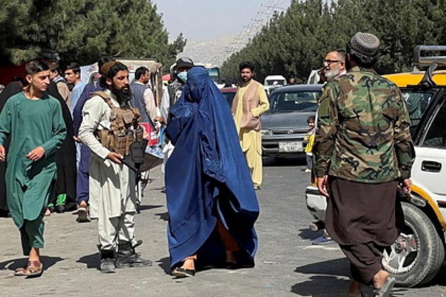 Талибы приказали быть дома занятым на «мужских» работах женщинам