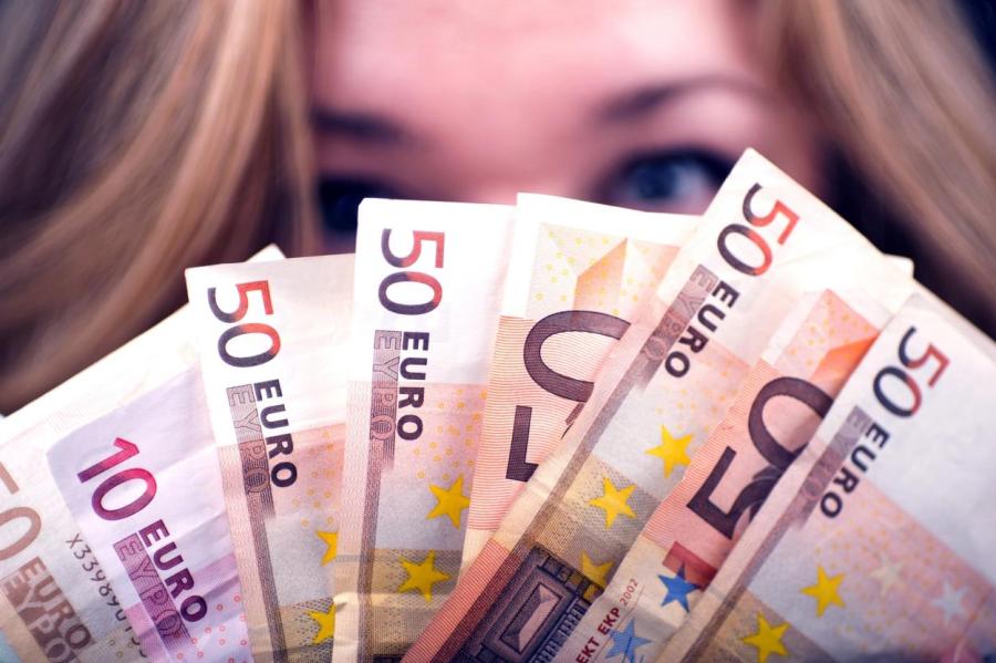 Благодаря манипуляциям с налогообложением латвийцы получат по 20 евро в месяц