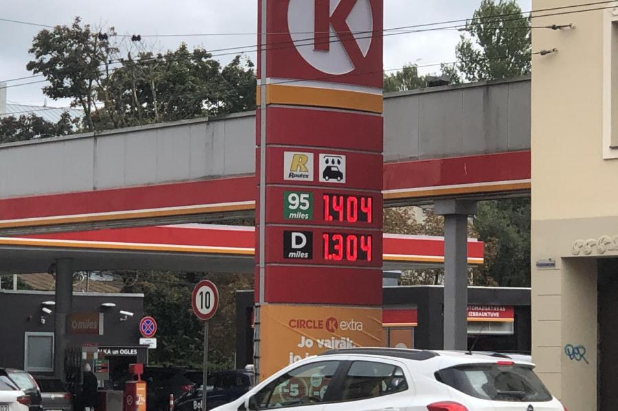 Цены на бензин в Риге перевалили за 1,40 евро. Когда будет 1,60?