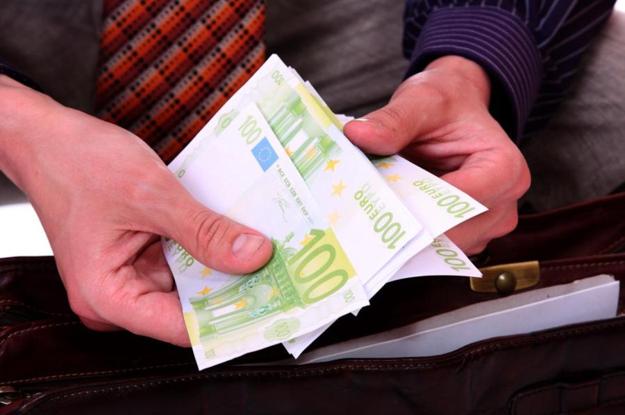 В Латвии подготовлена инструкция по выбиванию долгов по зарплате
