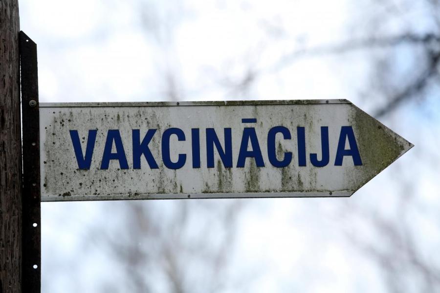 Вчера темпы вакцинации в Латвии оставались низкими