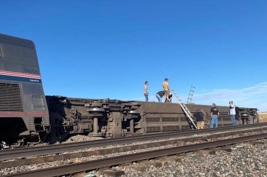 Крушение поезда в США: есть погибшие и десятки пострадавших (ВИДЕО)