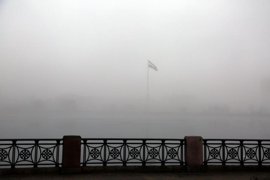 В ночь на понедельник Латвию накроет густой туман