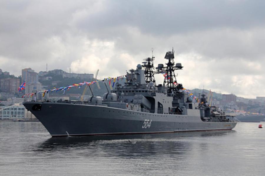 Что происходит? «Адмирал Трибуц» вытеснил эсминец США из российских вод