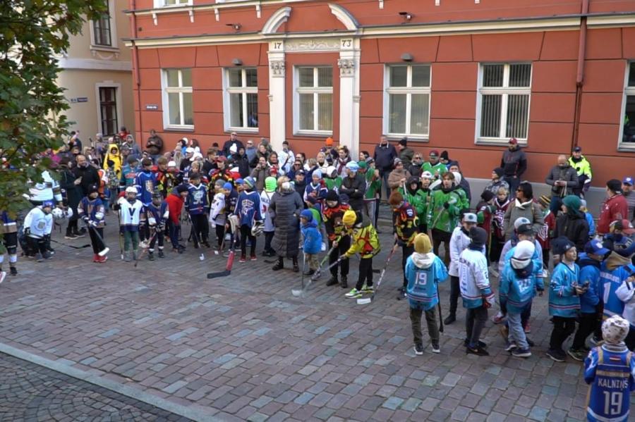 Хоккеисты вышли на протест против политики правительства Латвии (ВИДЕО)