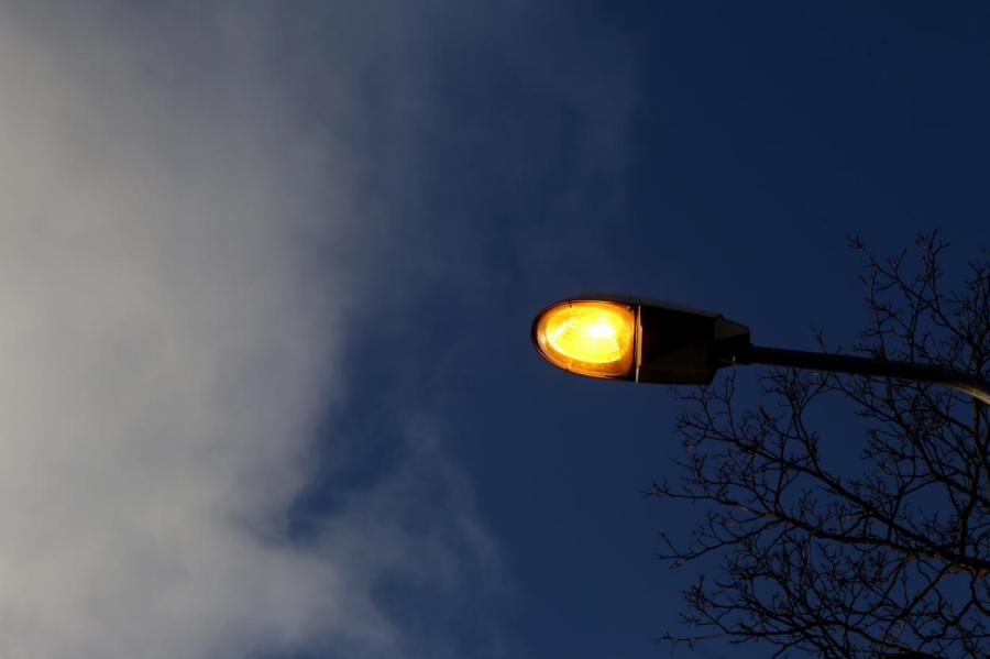 Денег — нет? Самоуправления в Латвии начали экономить на освещении улиц
