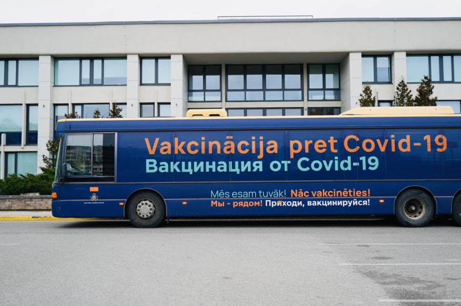 Националисты вне себя: в Латвии ездят автобусы с русским текстом о вакцинации