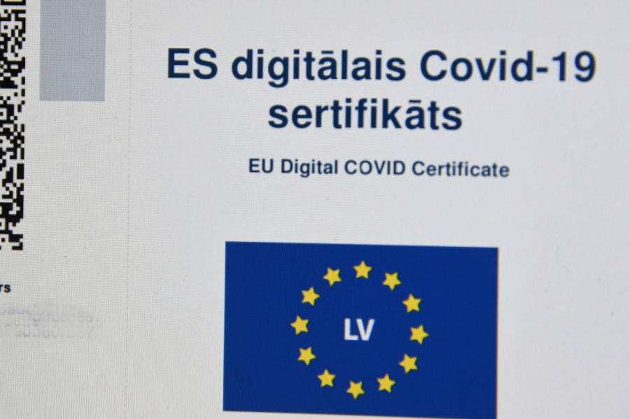 Павлютс пояснил, установят ли в Латвии срок действия сертификата Covid-19