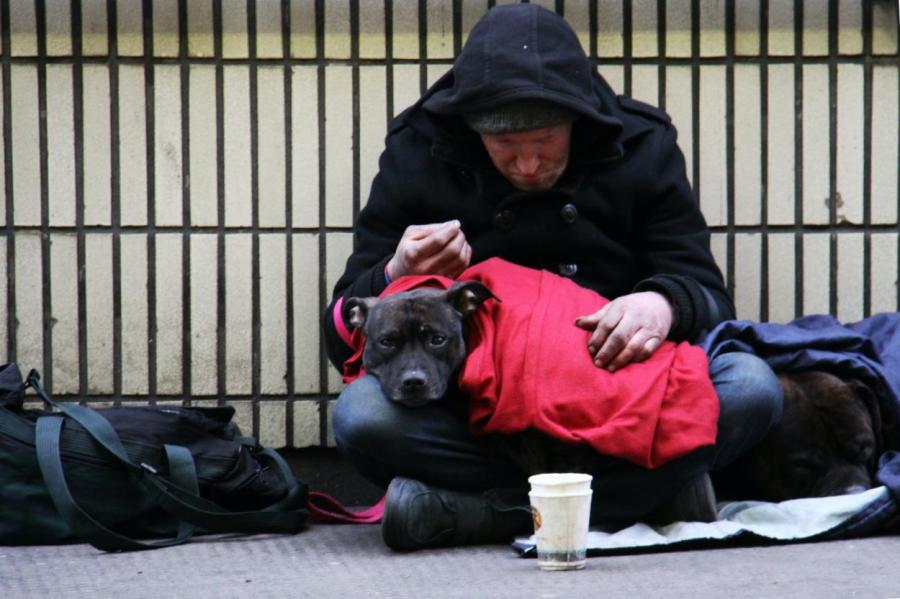 Мороз крепчает: приюты Риги готовы принять большее количество бездомных