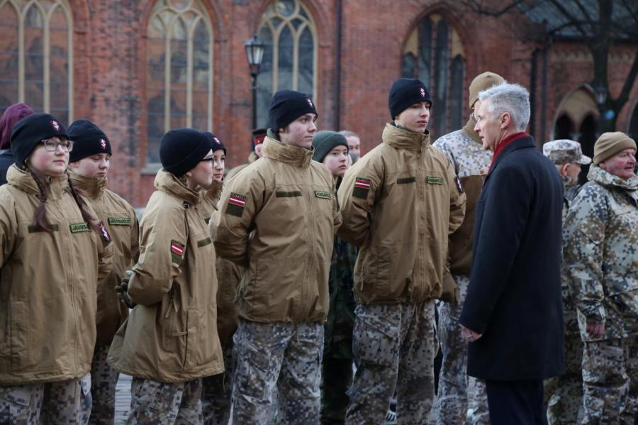 В Латвии ищут военных инструкторов для обучения подростков