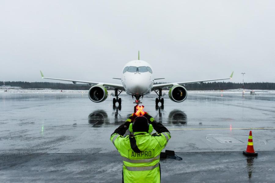 airBaltic выводит самолеты и рабочие места из Латвии в Финляндию