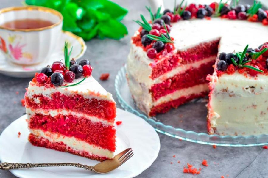 Канун: торт «Красный бархат» со сливочным кремом