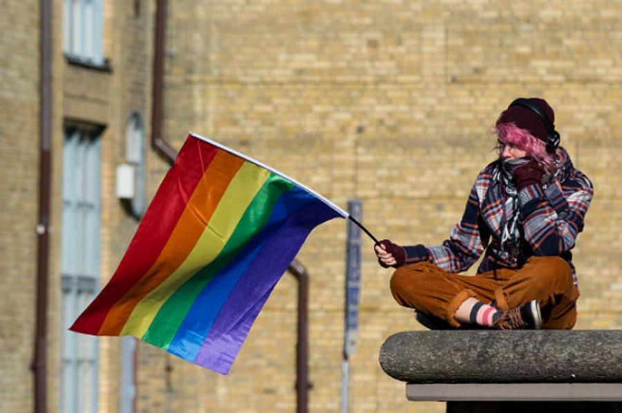 Лгбт-флаг сообщества лесбиянок, геев, бисексуалов и транссекс�уалов | Премиум Фото
