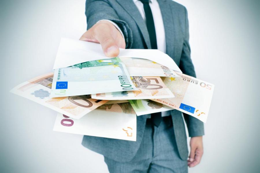 В ресторане Риги обнаружили «конверты»: арестована недвижимость на 90 000 евро