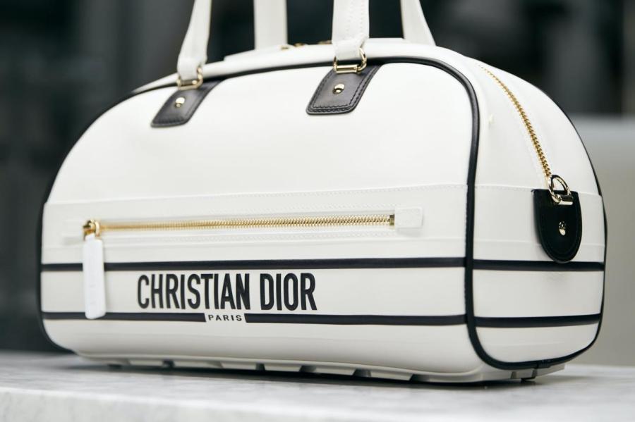 Dior выпустили новую сумку Vibe — она может стать главным аксессуаром сезона