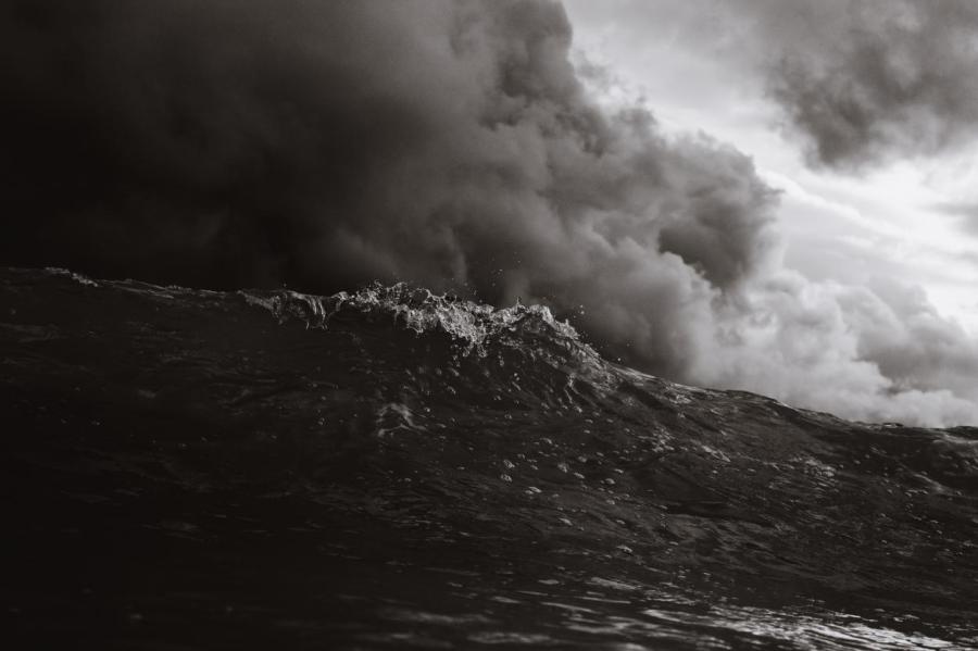 У побережье Курземе обещают волны высотой восемь метров!