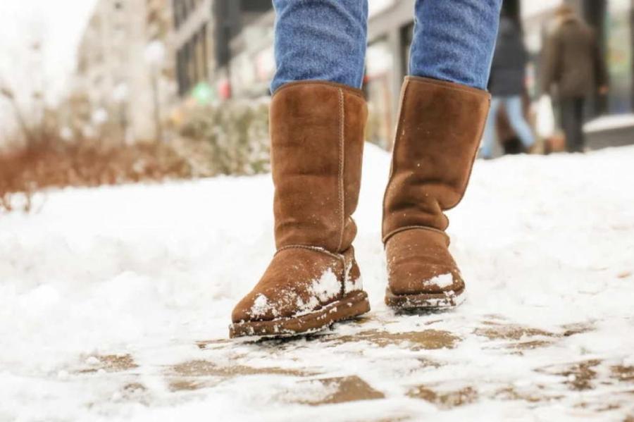 Правильно ухаживем за зимней обувью из замши