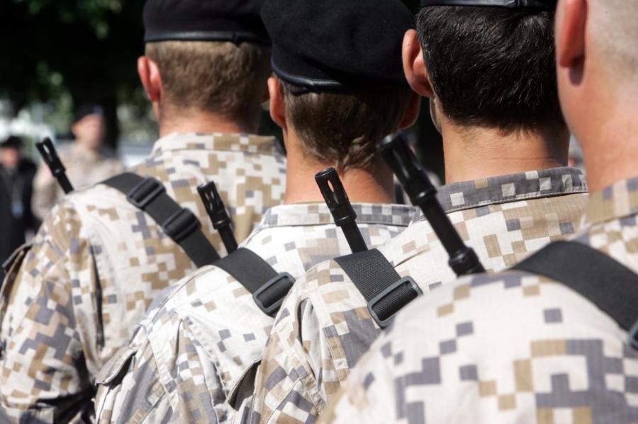 В Латвии могут вновь ввести обязательную военную службу