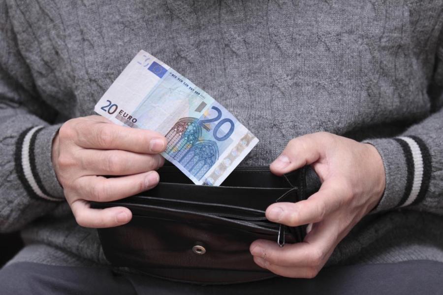Можно ли в Латвии прожить месяц на 85 евро? Отвечает эксперт