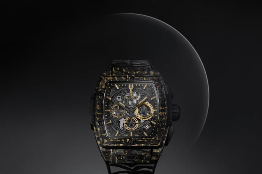 Новые часы Hublot с корпусом из матового углерода и желтого золота