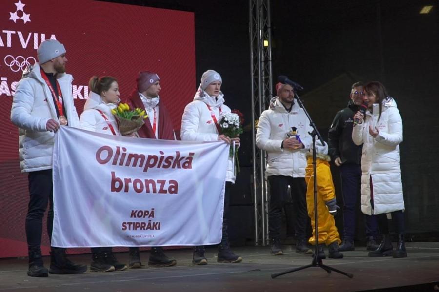 В Латвию из Пекина вернулись призёры Олимпийских игр (ВИДЕО)