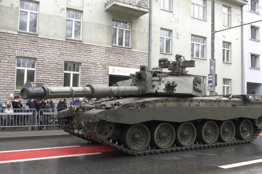 Эстонцы вывели на улицы Таллина танки и поддержали Украину (ВИДЕО)