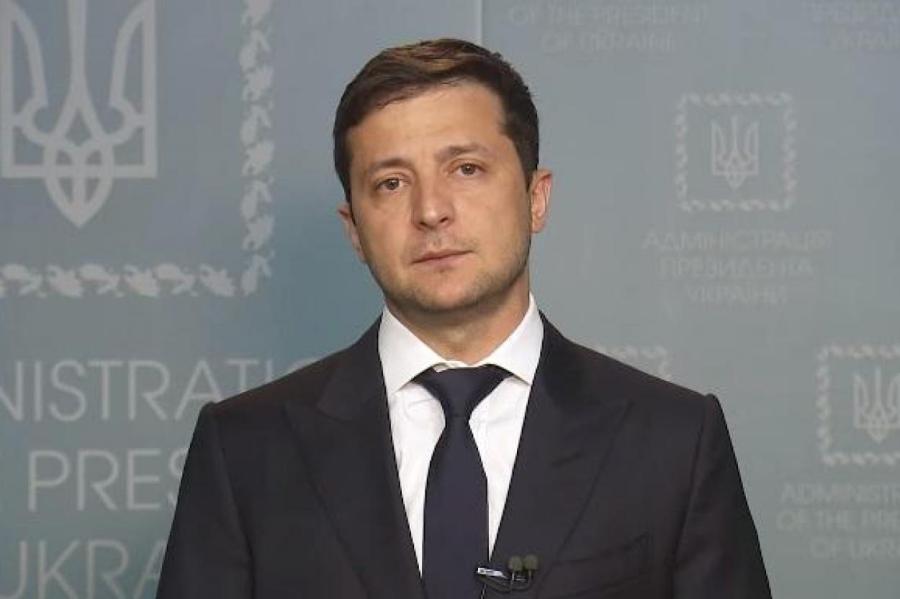 Зеленский объявил о всеобщей мобилизации: украинцев не выпускают из стран