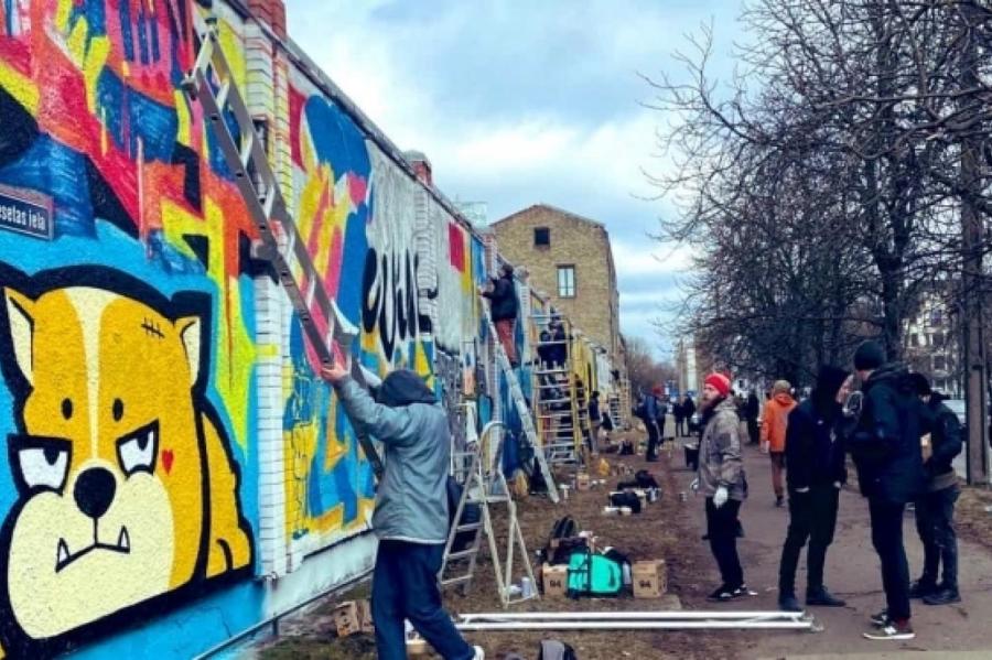 Стрит-арт в поддержку Украины появился на улице Риги