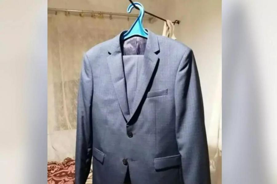 И пиджак с карманами. В сети начали продавать вещи Жириновского за сотни тысяч
