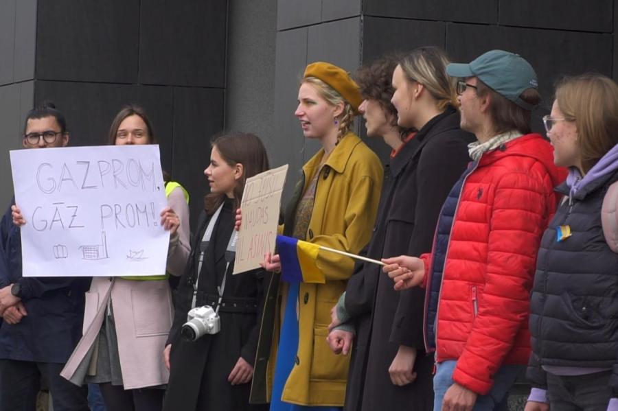 Берегись, Газпром! В Риге шумно протестовали против российского газа (ВИДЕО)