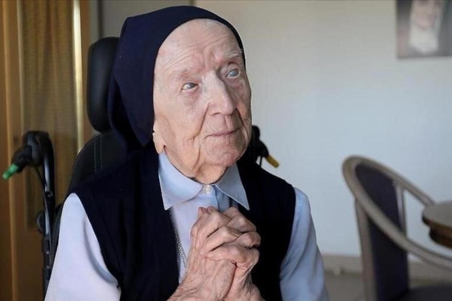 Монахиня из Франции стала старейшим человеком в мире