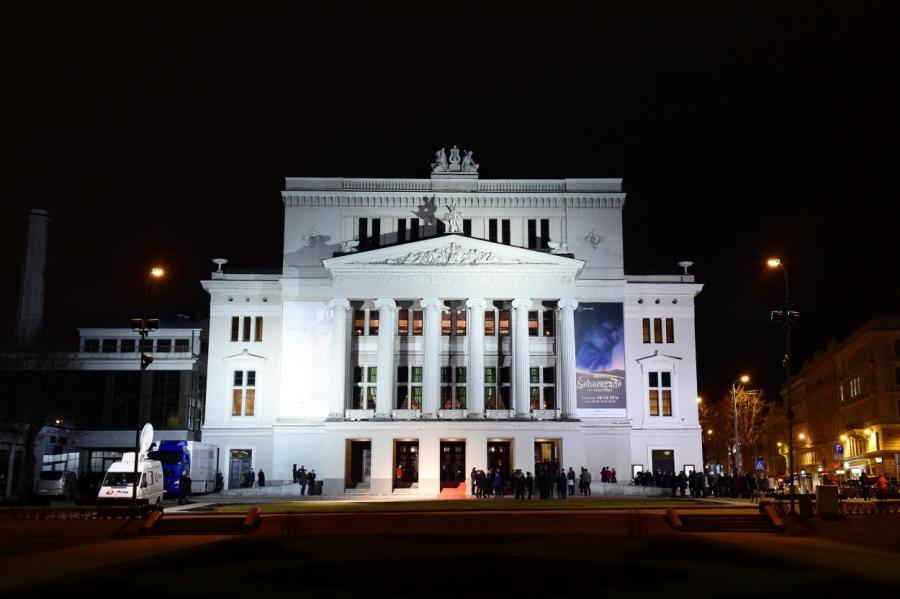 Оперный театр проводит концерт в поддержку украинского народа