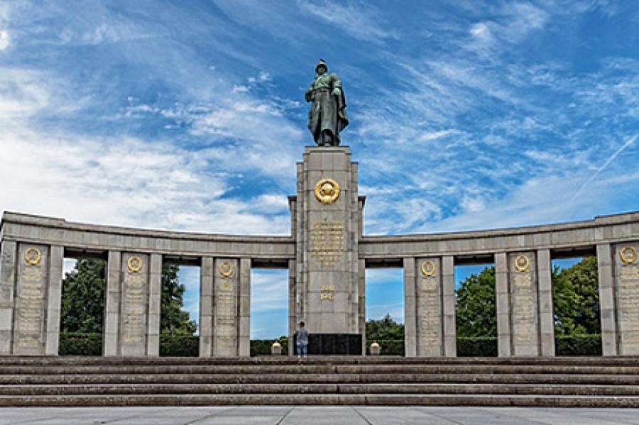 В Берлине тоже захотели снести памятник советской армии