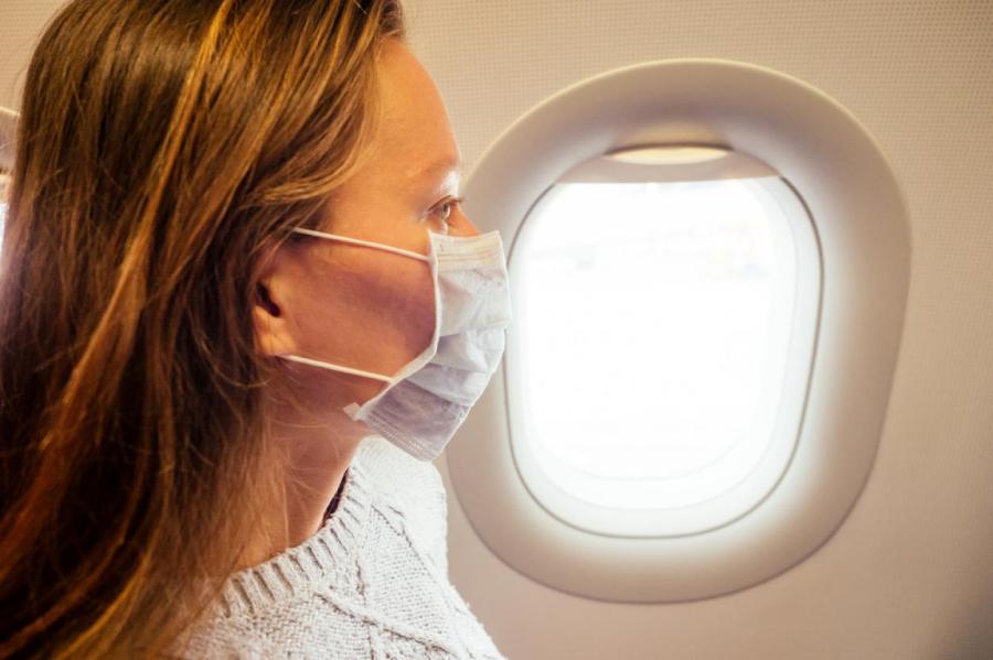 В Европе отменяют обязательное ношение масок в самолетах и аэропортах