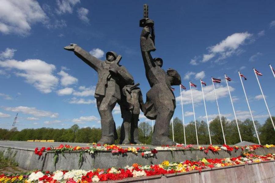 Рижская дума приняла решение о сносе памятника Освободителям