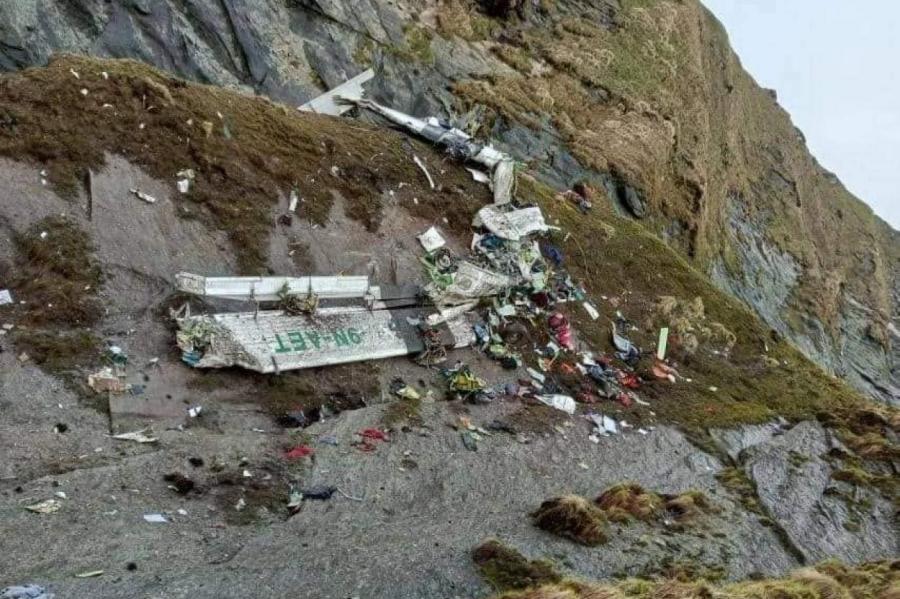 В Непале нашли потерпевший крушение самолет (фото)