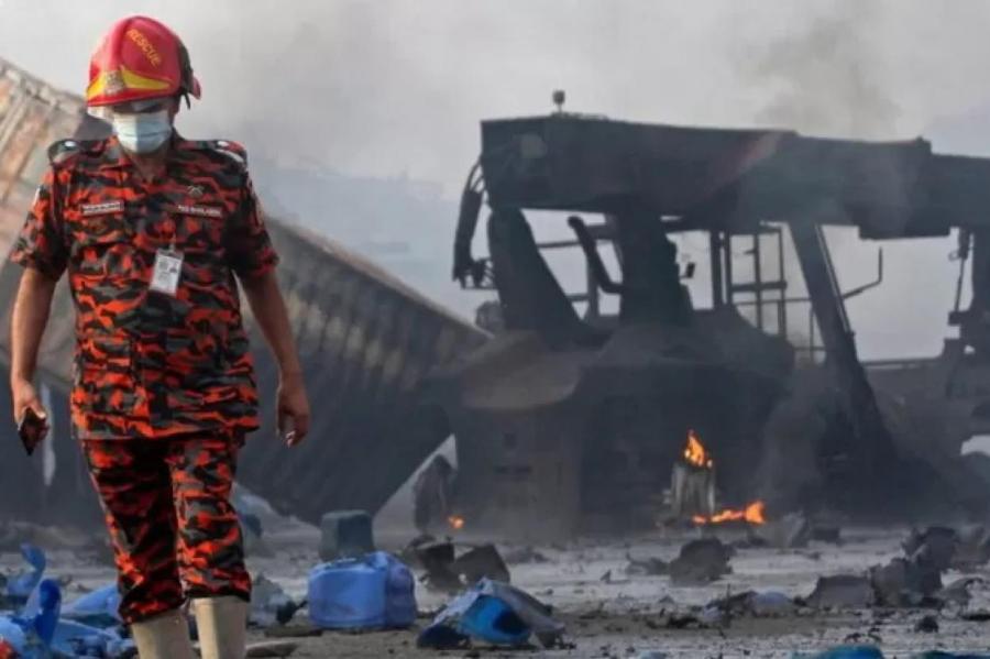 Мощный взрыв на складе в Бангладеш - более 40 человек погибли, сотни раненных