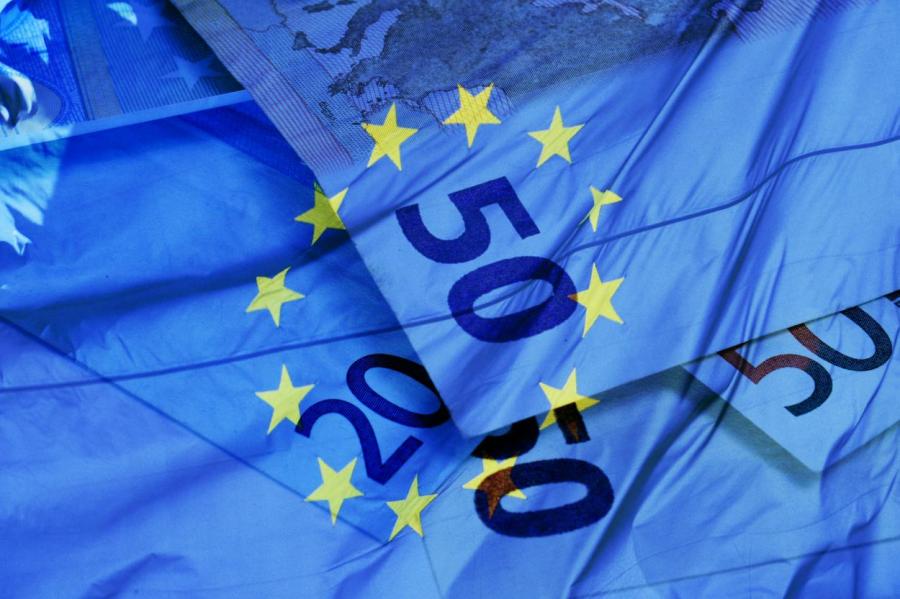 Власти Латвии попросили у Брюсселя срочно дать в долг 0,2 миллиарда евро