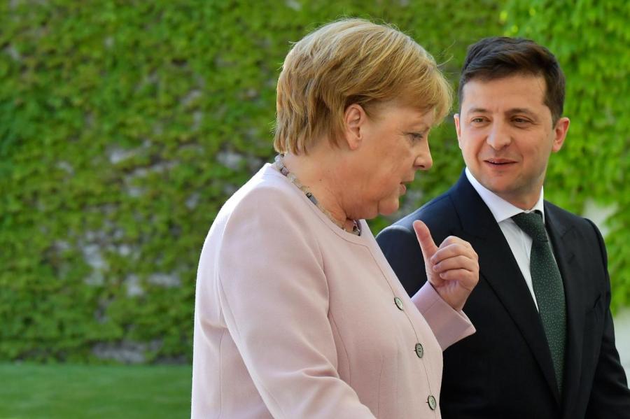 Меркель заявила, что ее отставка могла стать причиной конфликта на Украине